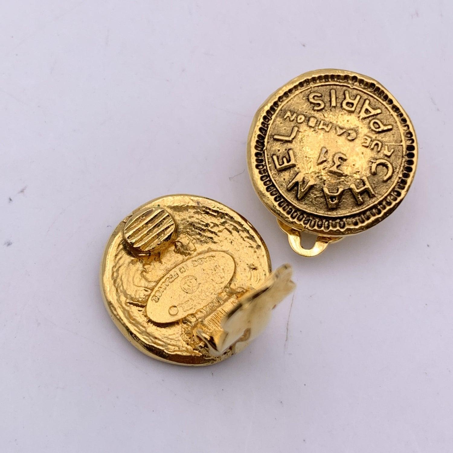 Chanel Vintage Gold Metal Round Rue Cambon Clip On Earrings For Sale 1