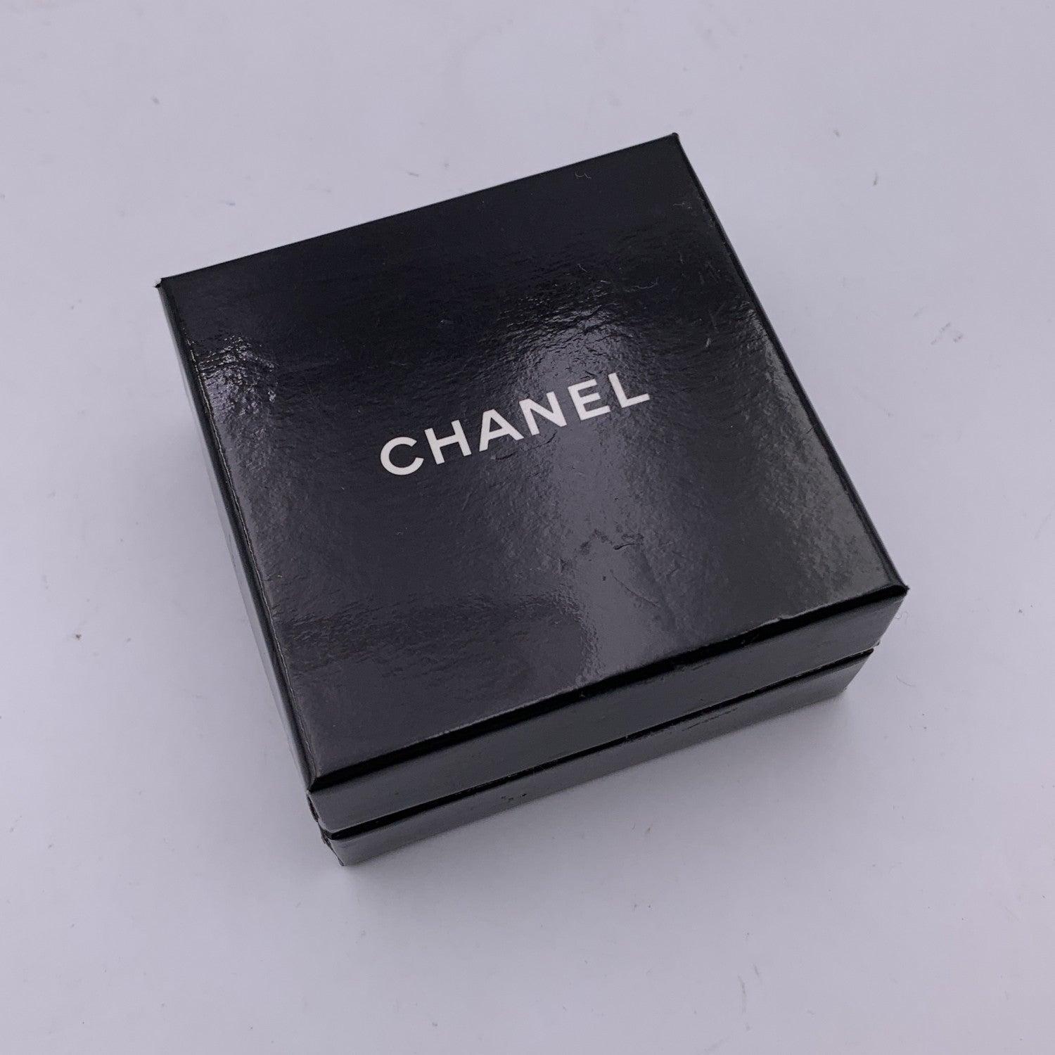 Chanel Vintage Gold Metal Round Rue Cambon Clip On Earrings For Sale 2