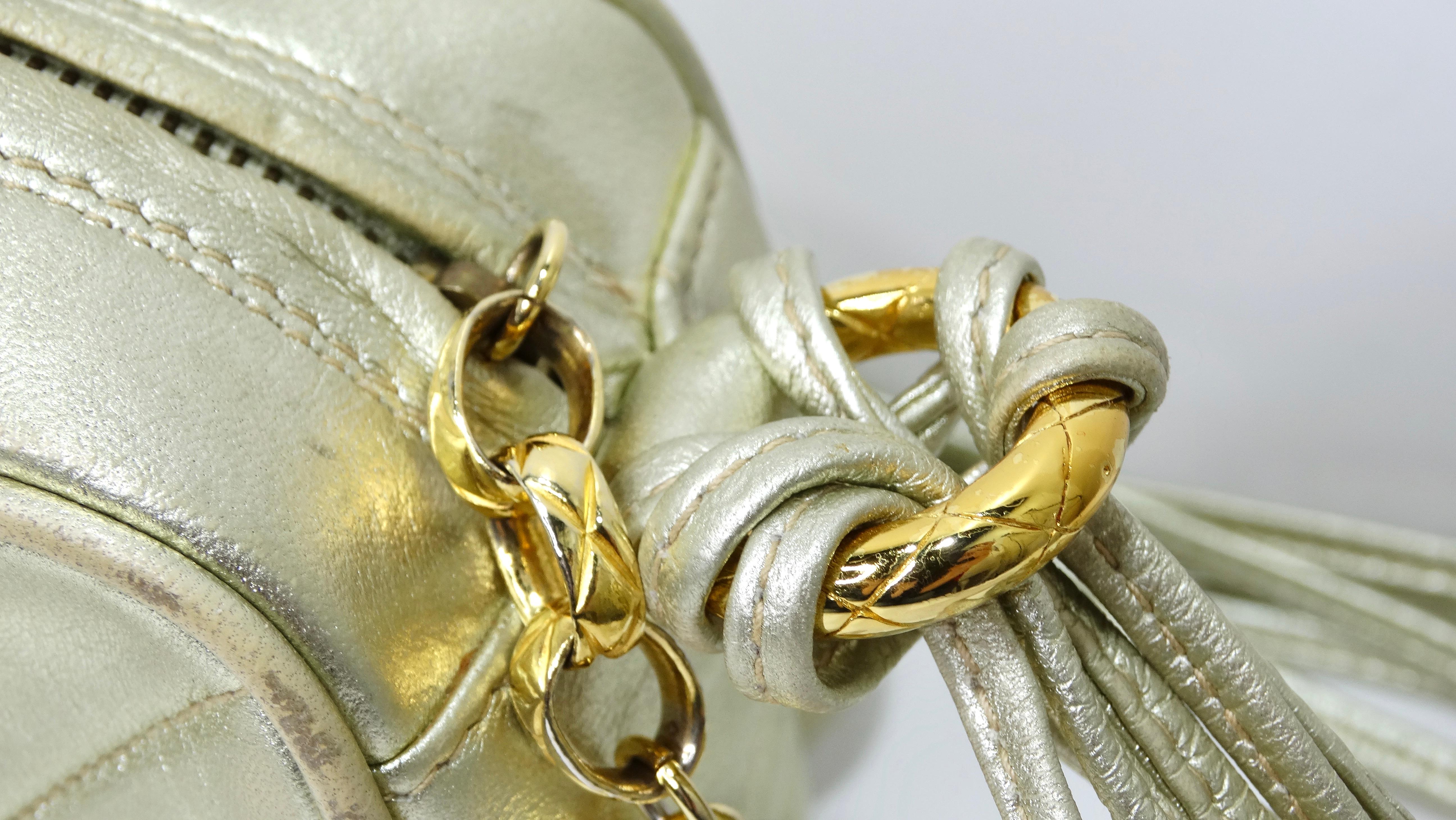 Chanel - Sac à bandoulière vintage doré métallisé avec pampilles CC en vente 3