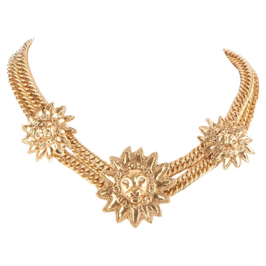 CHANEL Vintage Gold Multi Strand Chain Leo Lion Sun Medallion Collar Necklace en venta