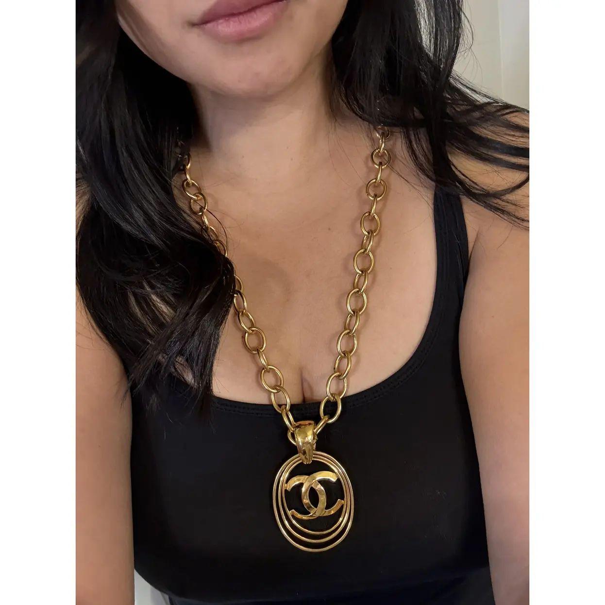 CHANEL Vintage Gold  Oval CC Logo Chunky Chain Pendant Necklace, circa 1995 For Sale 7
