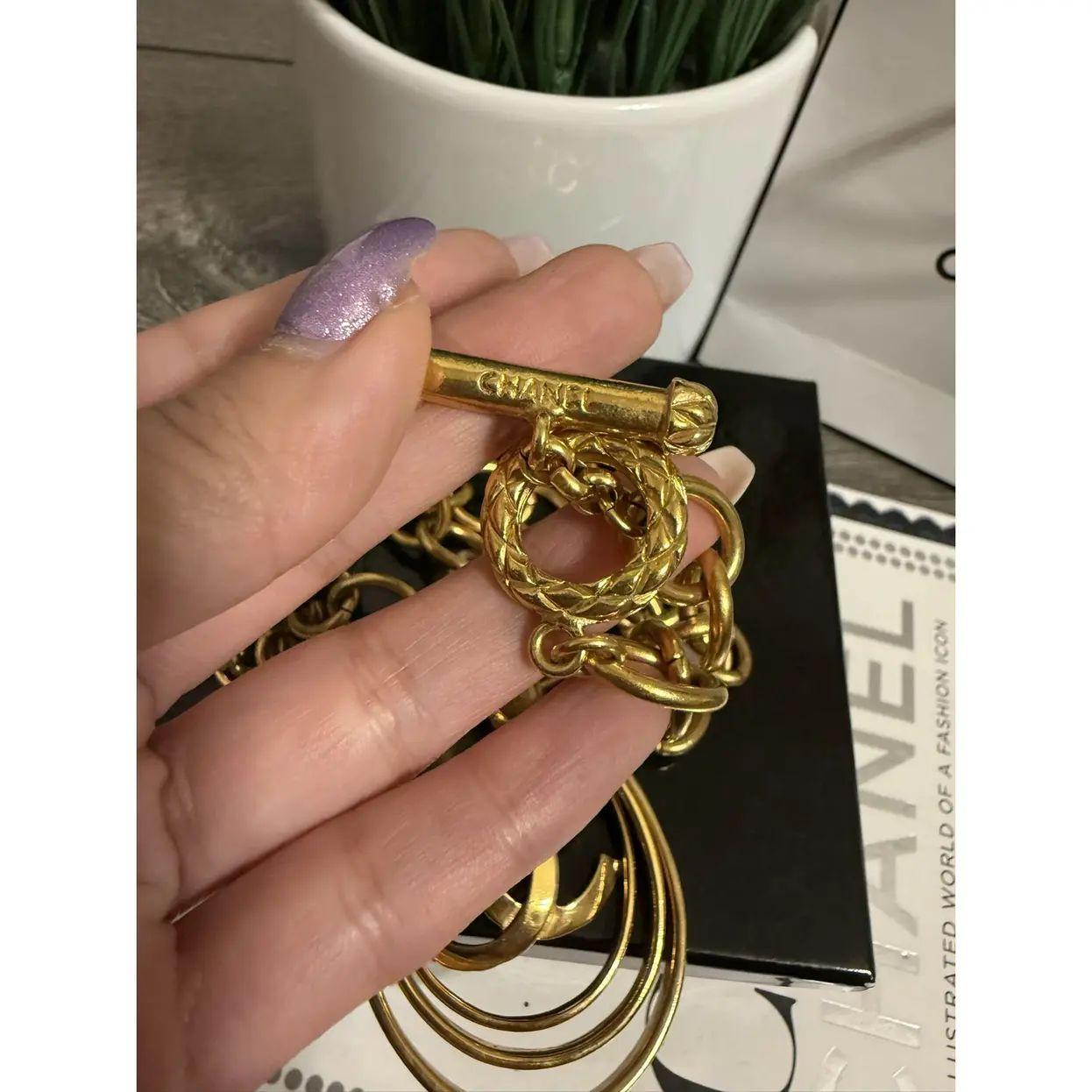 CHANEL Vintage Gold  Oval CC Logo Chunky Chain Pendant Necklace, circa 1995 For Sale 2