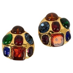 Orecchini a clip Chanel vintage con pavé d'oro e cabochon Gripoix, circa anni '80