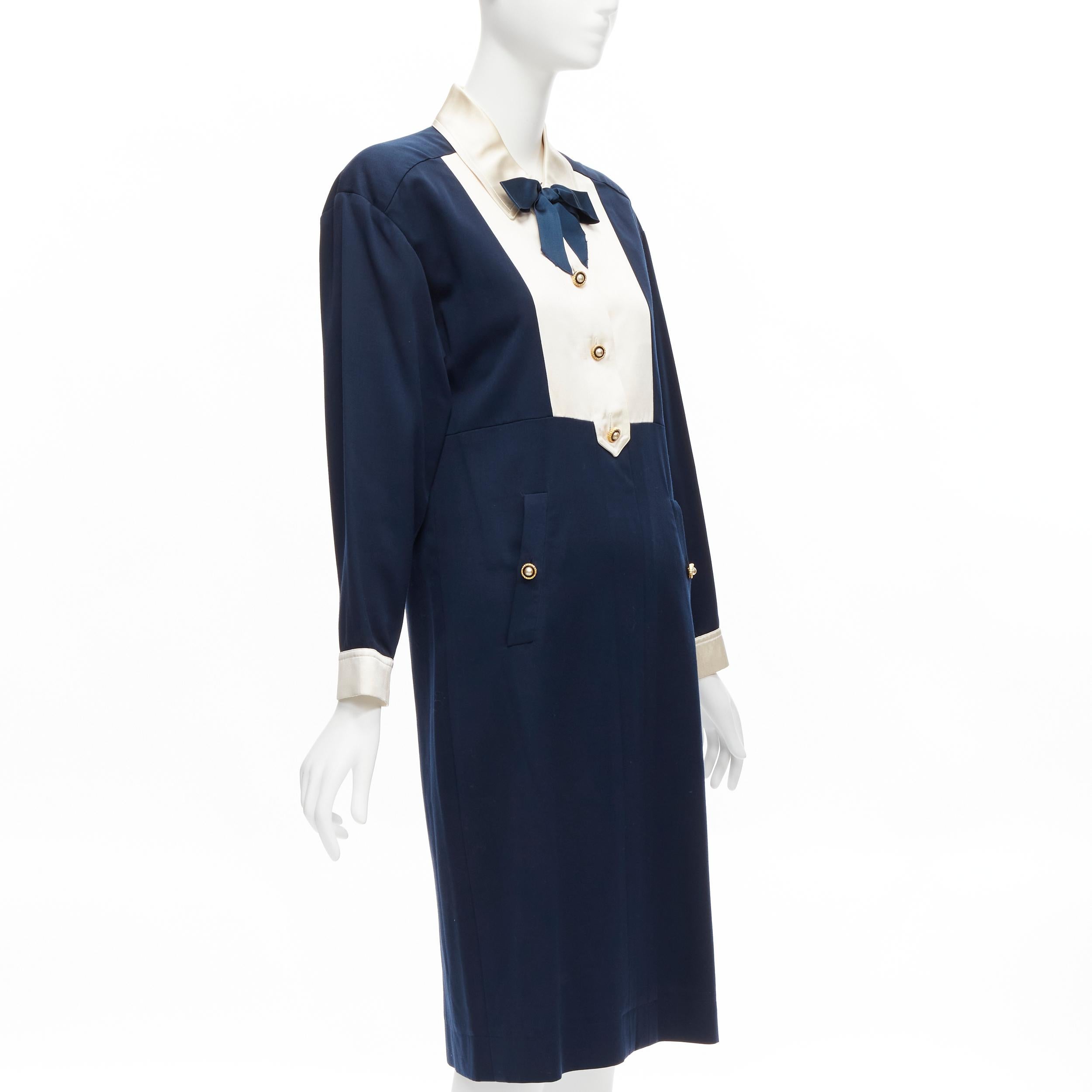 CHANEL Vintage gold pearl button cream navy two tone wool silk dress FR36 S In Good Condition For Sale In Hong Kong, NT