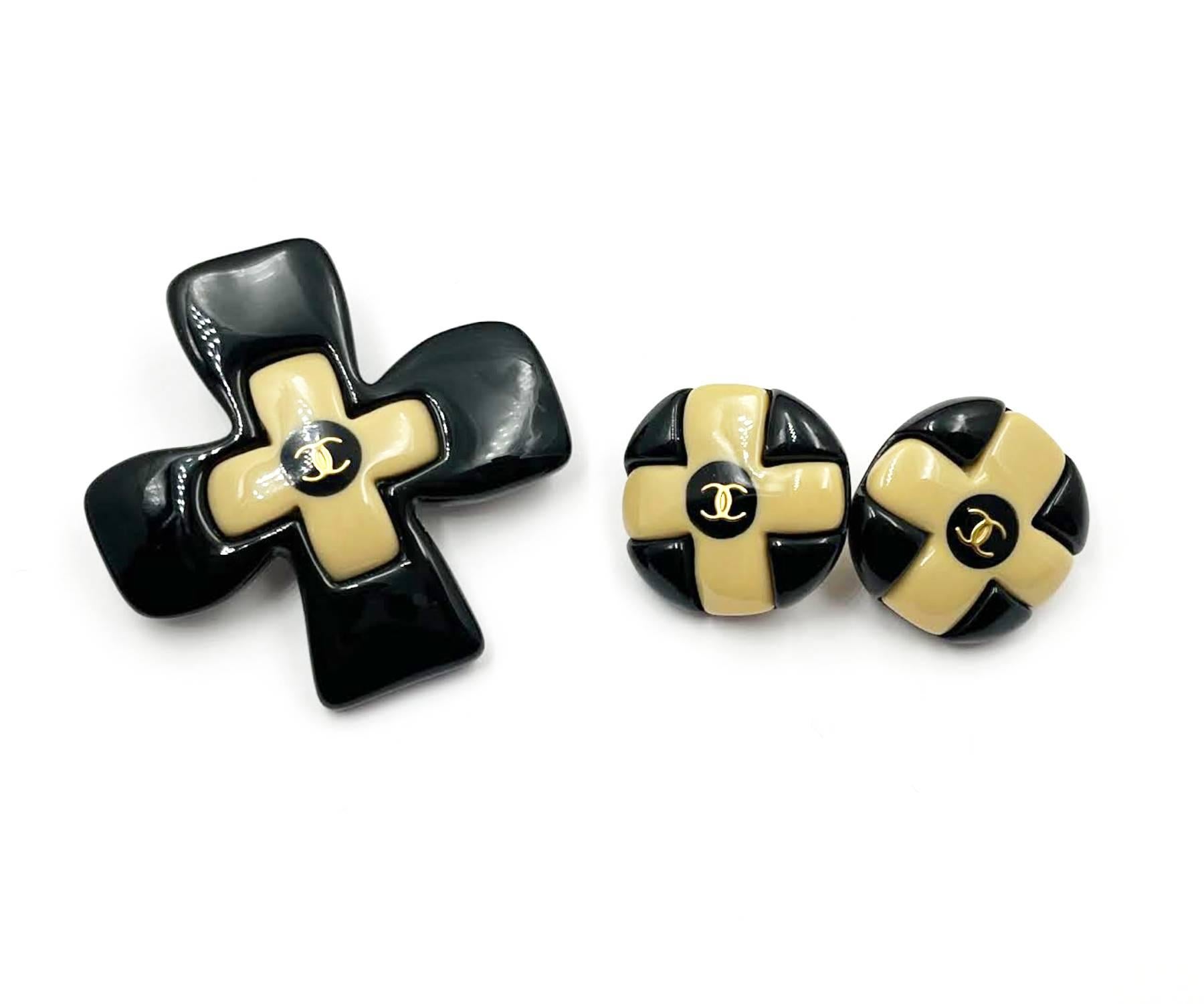 Chanel Vintage Gold Plated Beige Black CC Cross Clip on Earrings Brooch Set For Sale 1