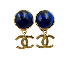 Chanel Vintage Chapado en Oro Pendientes Colgantes de Clip CC con Piedra Azul