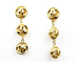 Chanel Vintage Gold plattiert CC 3 Ball Dangle lange Clip auf Ohrringe