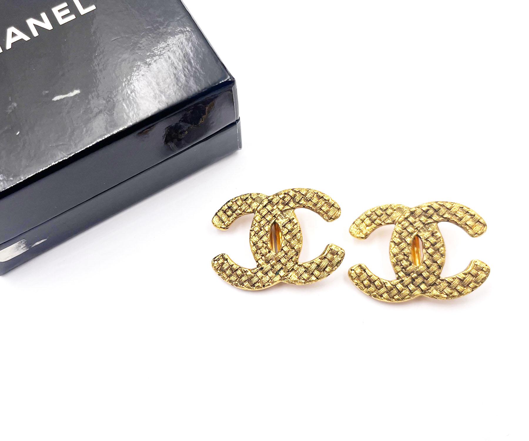 Artisan Chanel Vintage Gold Plated CC Basket Weave Large Clip on Earrings  