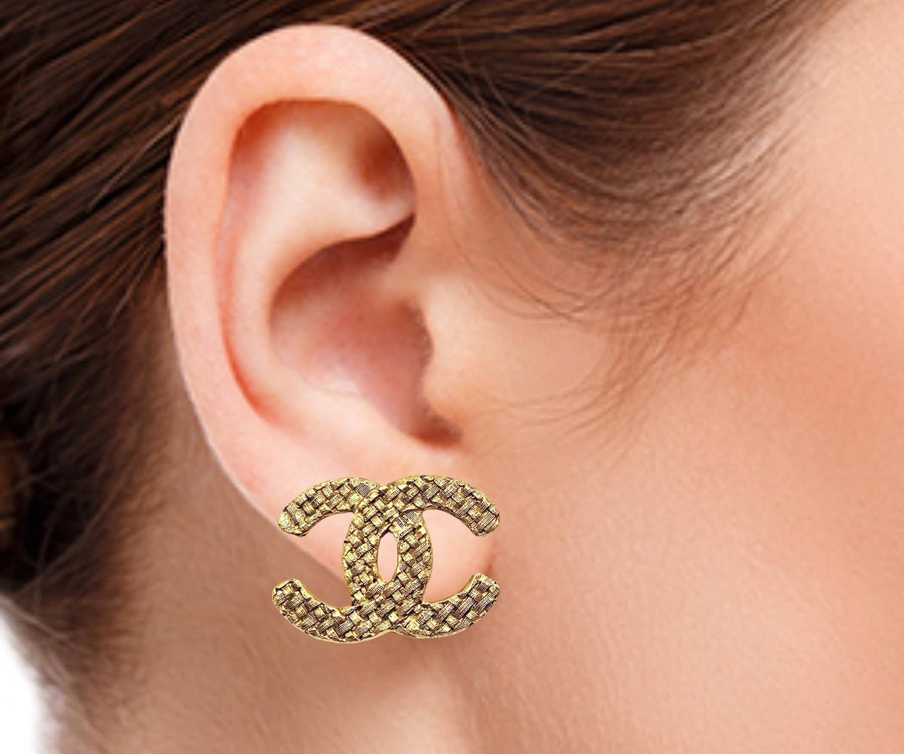 Chanel Vintage Gold Plated CC Basket Weave Large Clip on Earrings   In Excellent Condition In Pasadena, CA