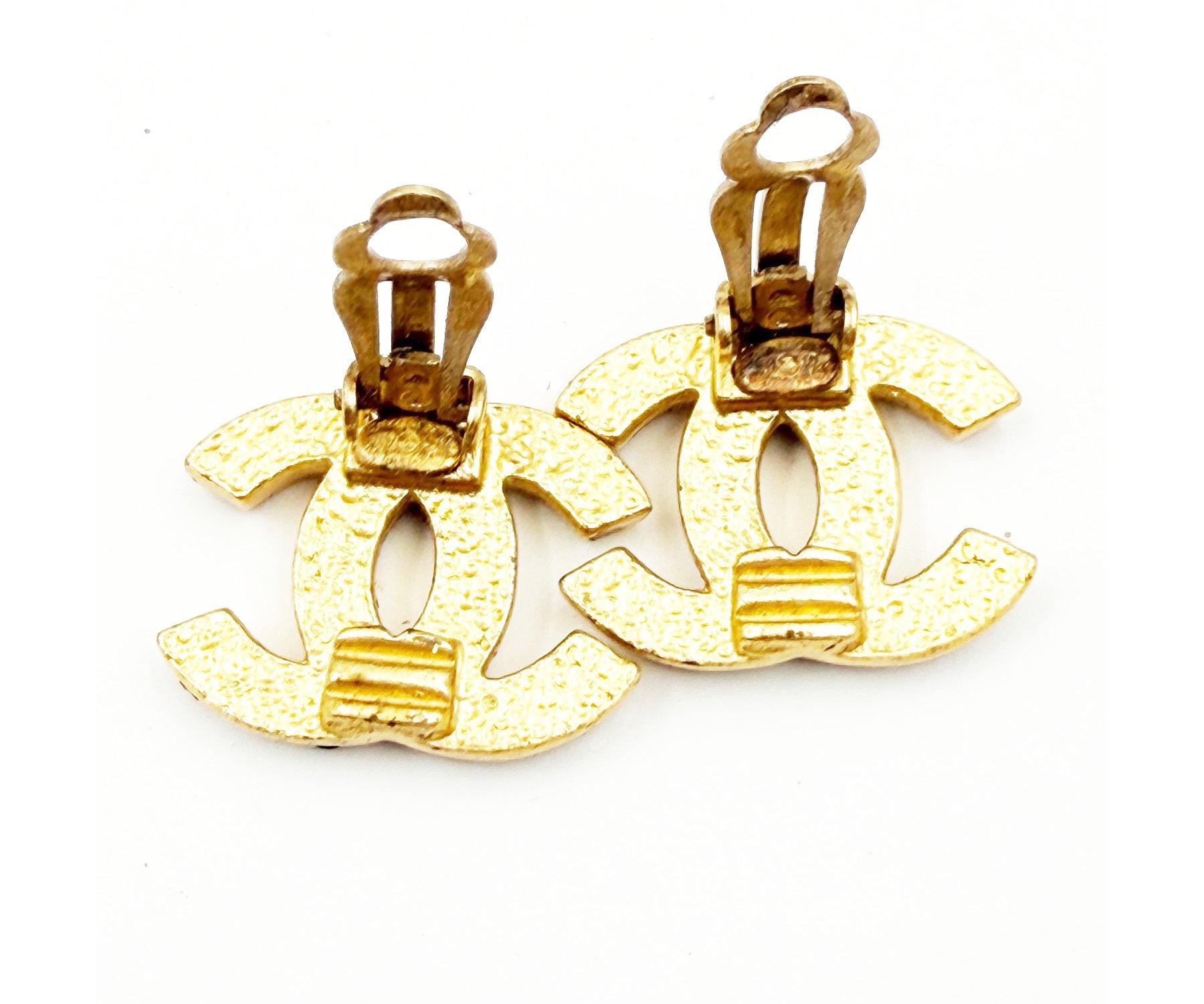 Women's Chanel Vintage Gold Plated CC Black Crystal Clip on Earrings For Sale