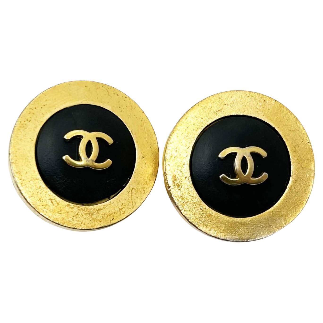 Chanel Vintage Gold plattiert CC schwarz Goldrand Ohrringe Wie auf Nicole Richie gesehen im Angebot