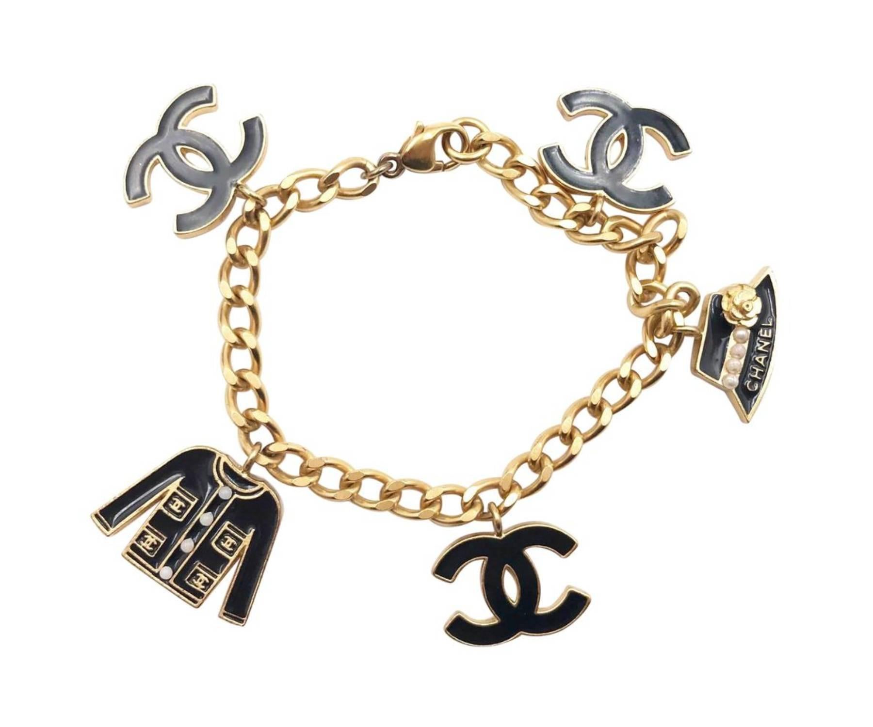 Chanel Vintage Gold Plated Popped CC Earrings Bracelet Set

*Marked 01
*Made in France
*Comes with the original box

-Earrings are approximately 0.55″ x 1″ and the bracelet is approximately 7.5