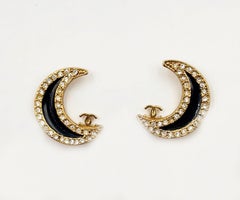 Chanel Vintage Pendientes de clip de cristal de luna negra CC bañados en oro