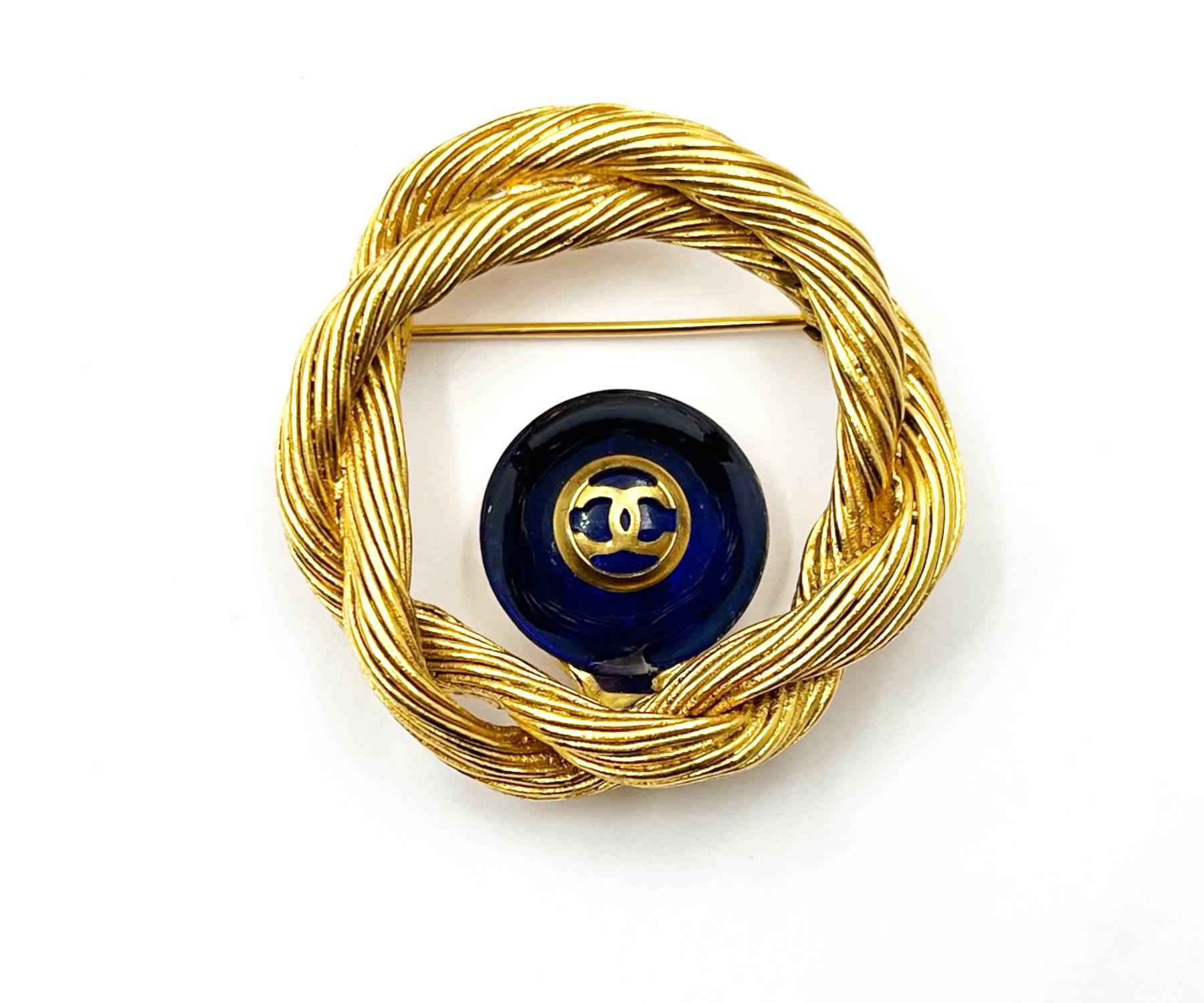 Artisan Chanel Vintage Gold Plated CC Blue Stone Rope Wreath Brooch For Sale
