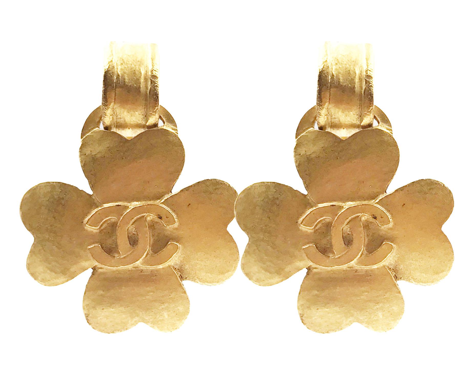 Chanel Vintage Gold Plated CC Clover Clip on Earrings

* Marked 95
* Made in France
* Comes with the original box and tag

- It is approximately 1.25