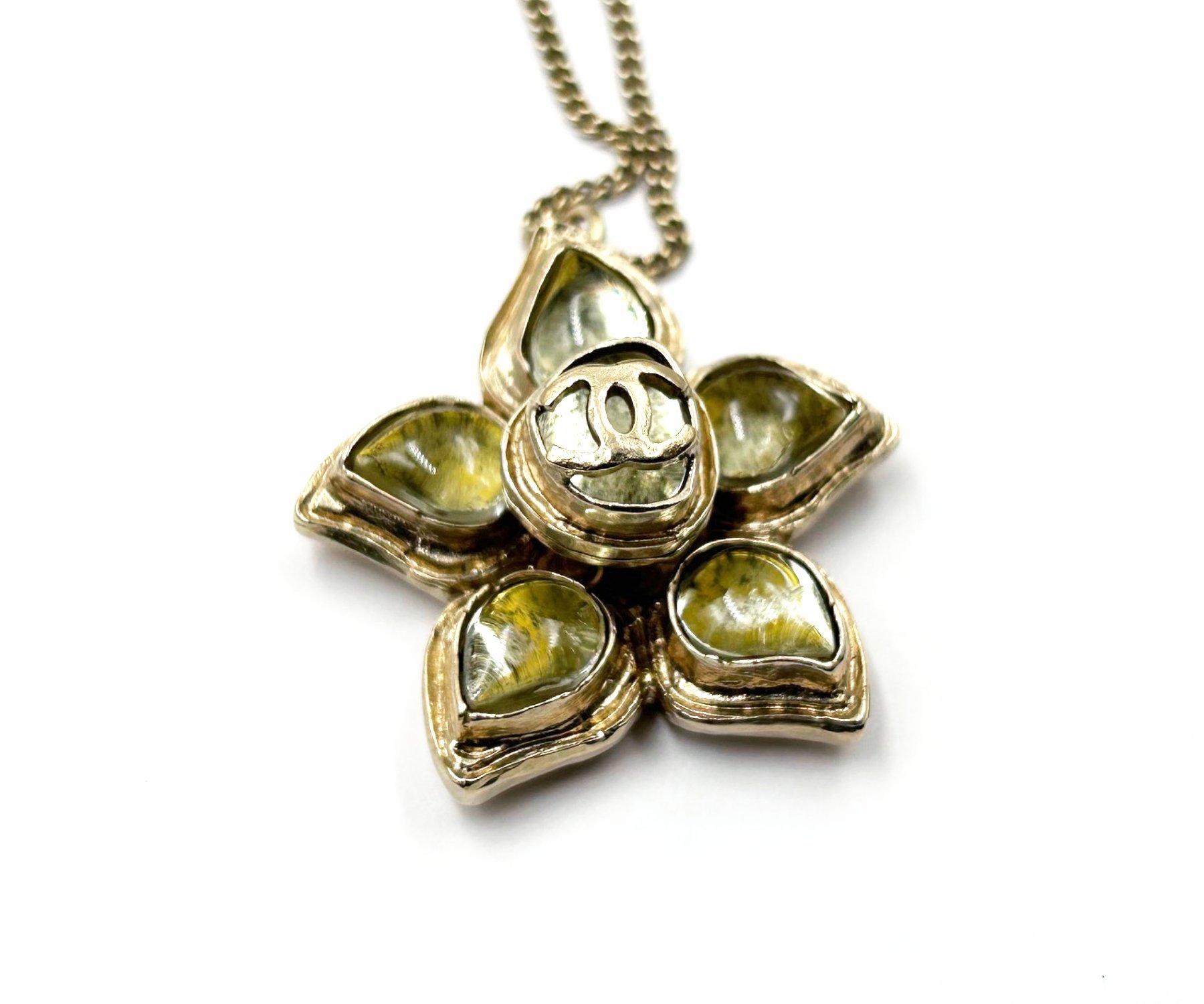 Chanel Vintage vergoldete CC Kristall-Blumen-Anhänger-Halskette, Vintage (Zeitgenössisch) im Angebot