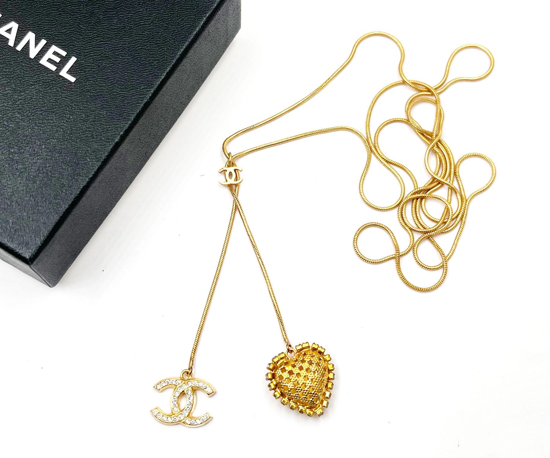 Chanel Vintage Gold Plated CC Crystal Heart Lariat Long Necklace

*Marked 01
*Made in France
*Comes with original box

-The total length is approximately 42