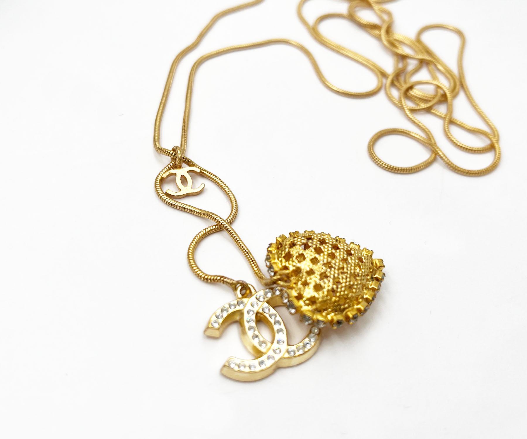 Chanel Vintage Gold Plated CC Crystal Heart Lariat Long Necklace   In Good Condition In Pasadena, CA