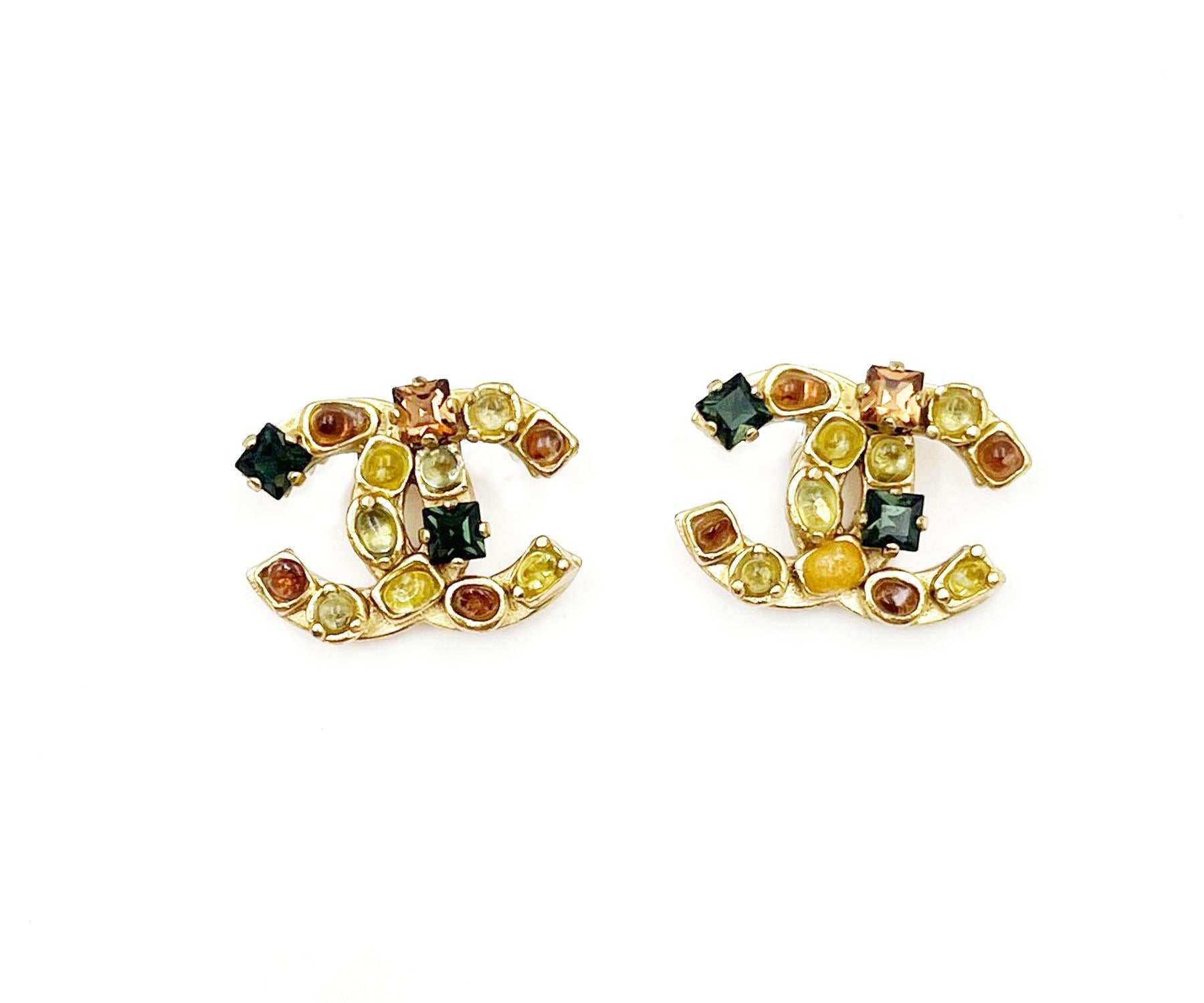 Chanel Vintage Gold Plated CC Gemstone Clip on Earrings

* Marked 01
* Made in France

- It's approximately 1