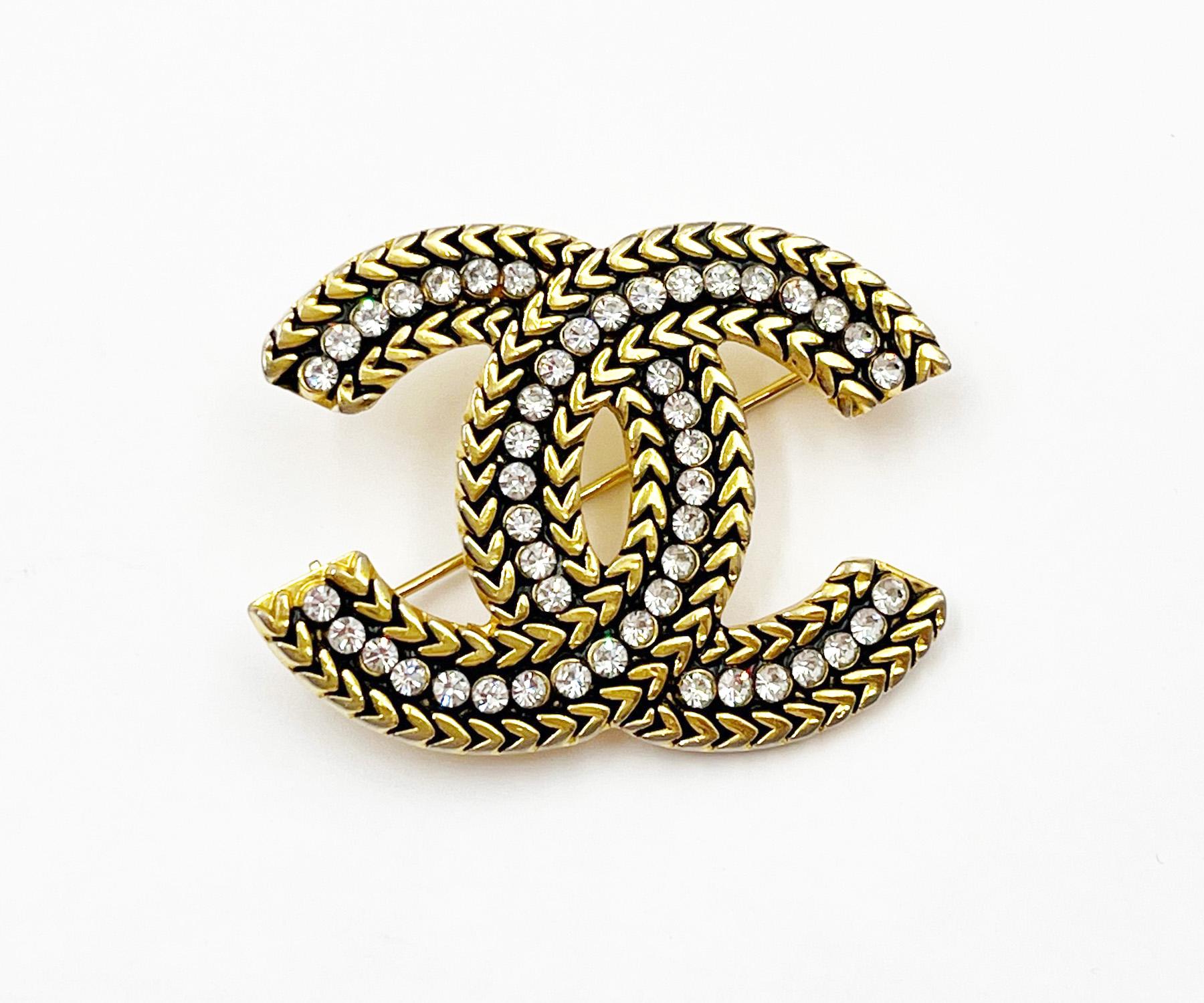 *Marked Chanel (70s)
*Made in France

-It is approximately 1.75