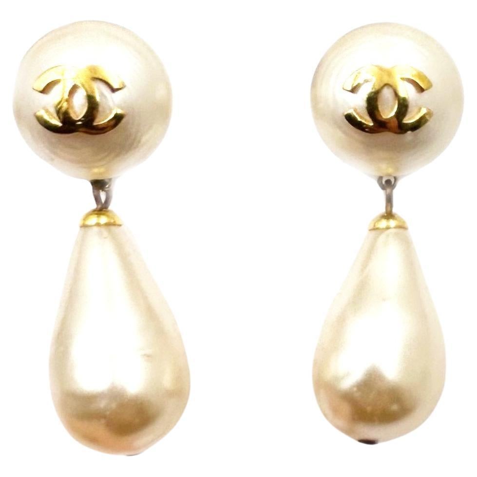 Chanel Vintage Gold Plated CC Large Gumball Pearl Pearl Dangle Clip On Earrings 