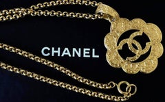 CHANEL Vintage Gold Plated CC Logo Medallion Flower Chain Necklace 1995