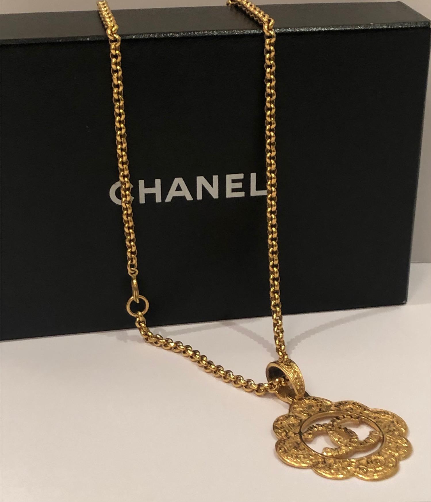 chanel 1995 necklace