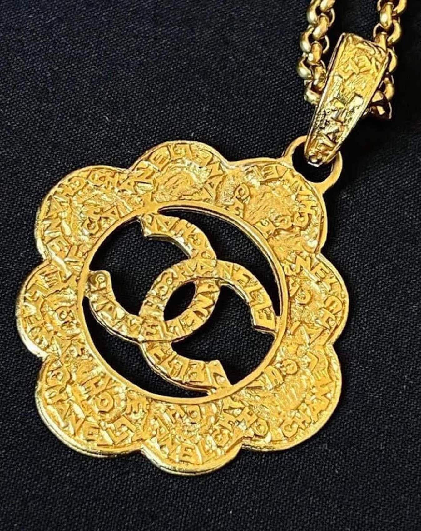 chanel 1995 necklace