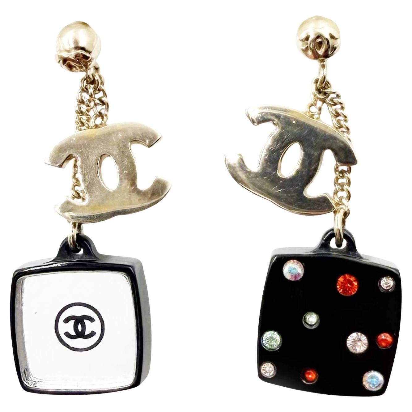 Orecchini da piercing compatti Chanel Vintage placcati oro CC Multi Red Crystal