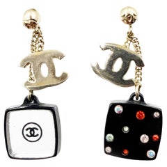 Orecchini da piercing compatti Chanel Vintage placcati oro CC Multi Red Crystal