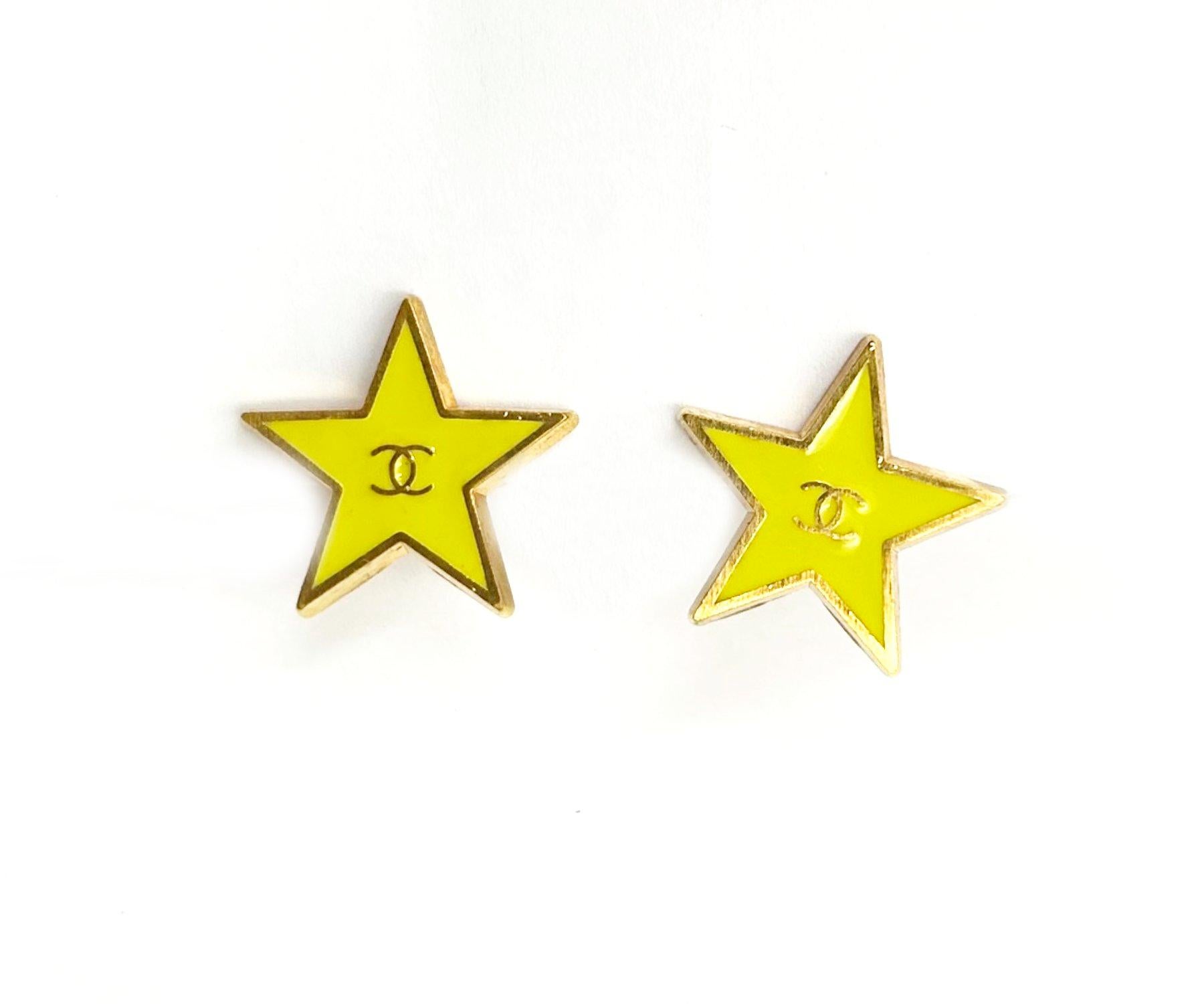Contemporary Chanel Vintage Gold Plated CC Neon Yellow Star Clip on Earrings For Sale