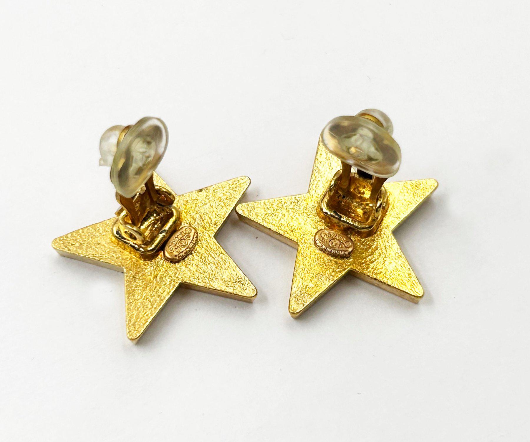 Chanel Vintage Gold Plated CC Neon Yellow Star Clip on Earrings In Excellent Condition For Sale In Pasadena, CA