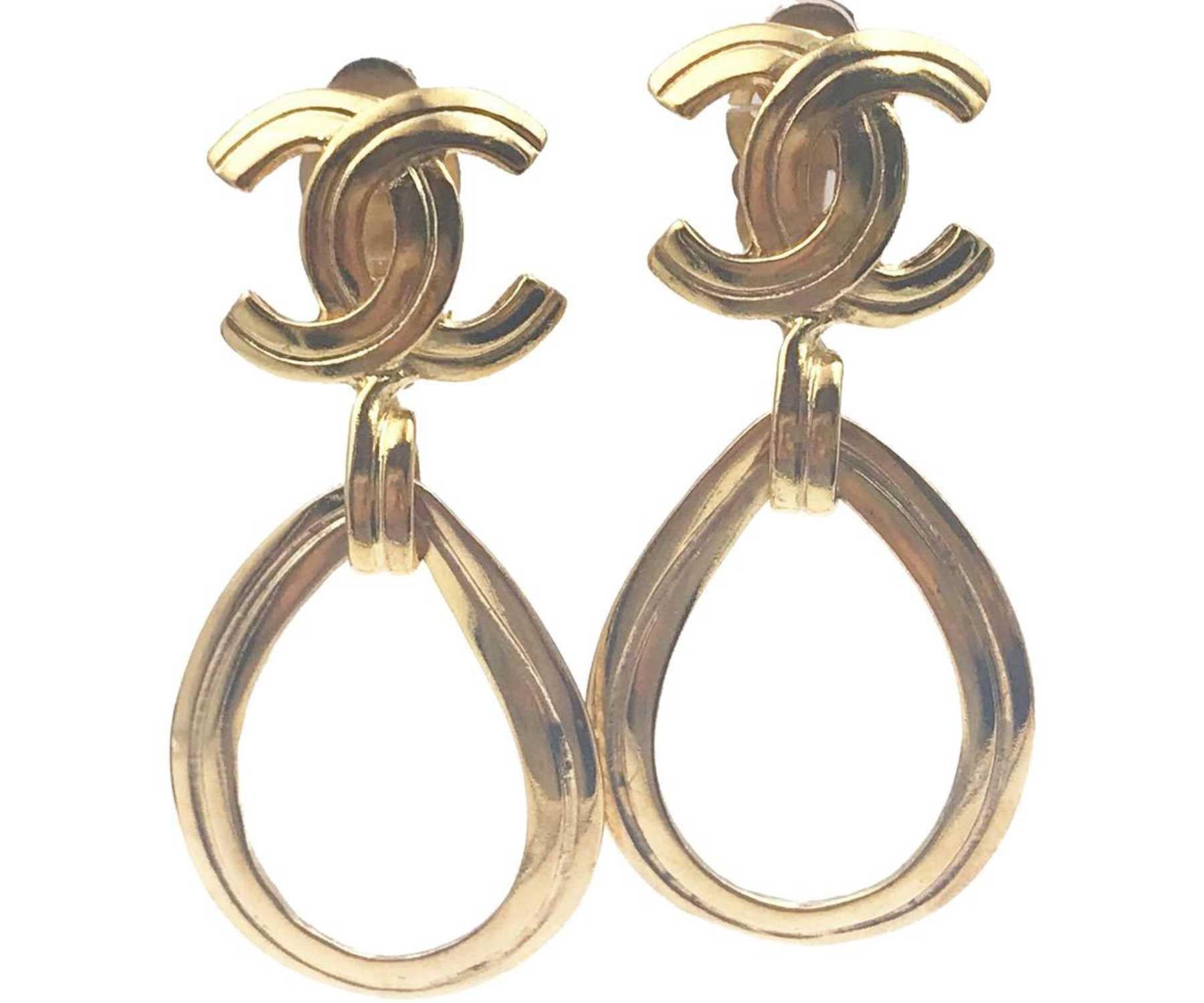 Artisan Chanel Vintage Gold Plated CC Open Heart Clip on Earrings For Sale