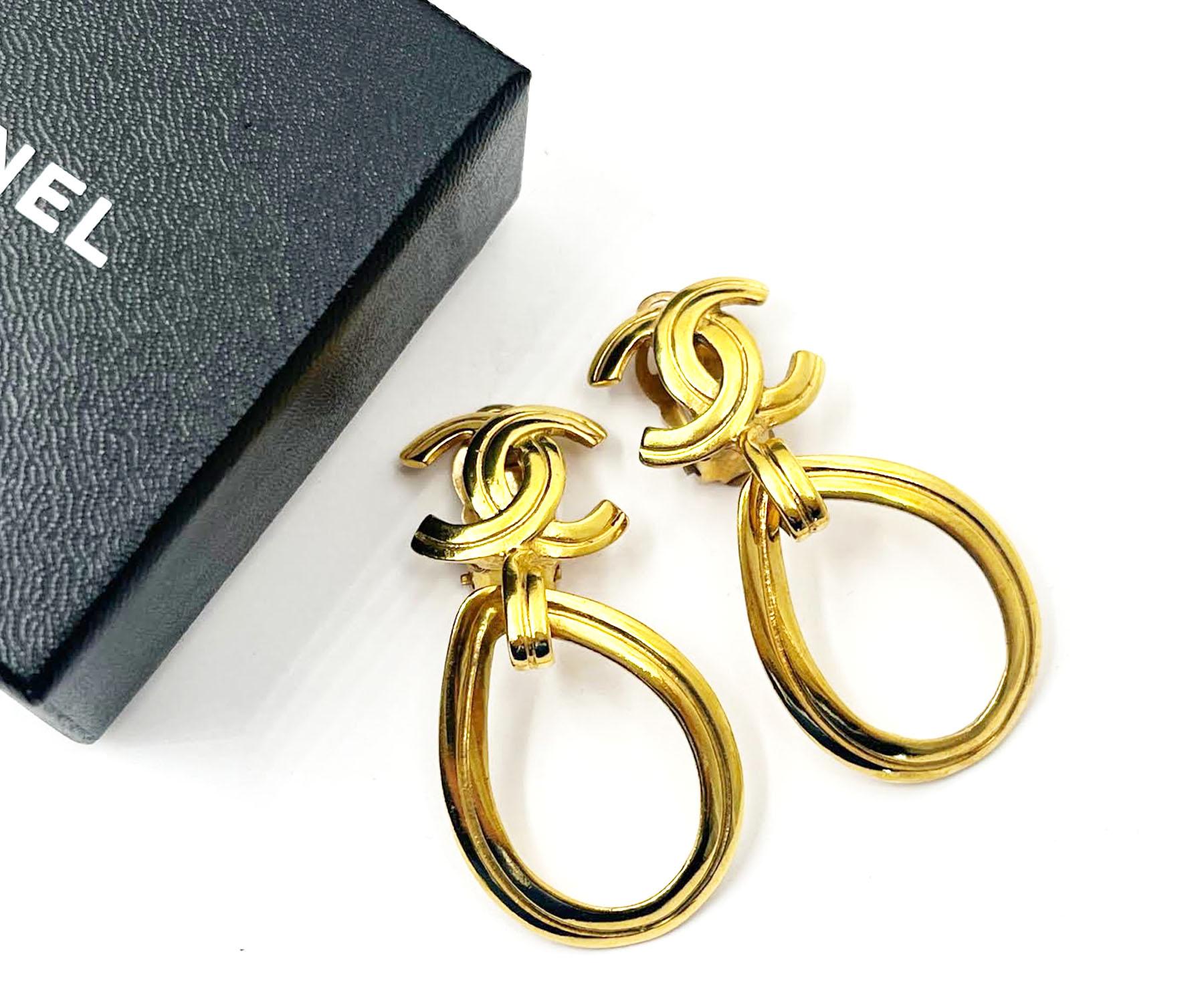 Chanel Vintage Gold Plated CC Open Heart Clip on Earrings In Excellent Condition For Sale In Pasadena, CA