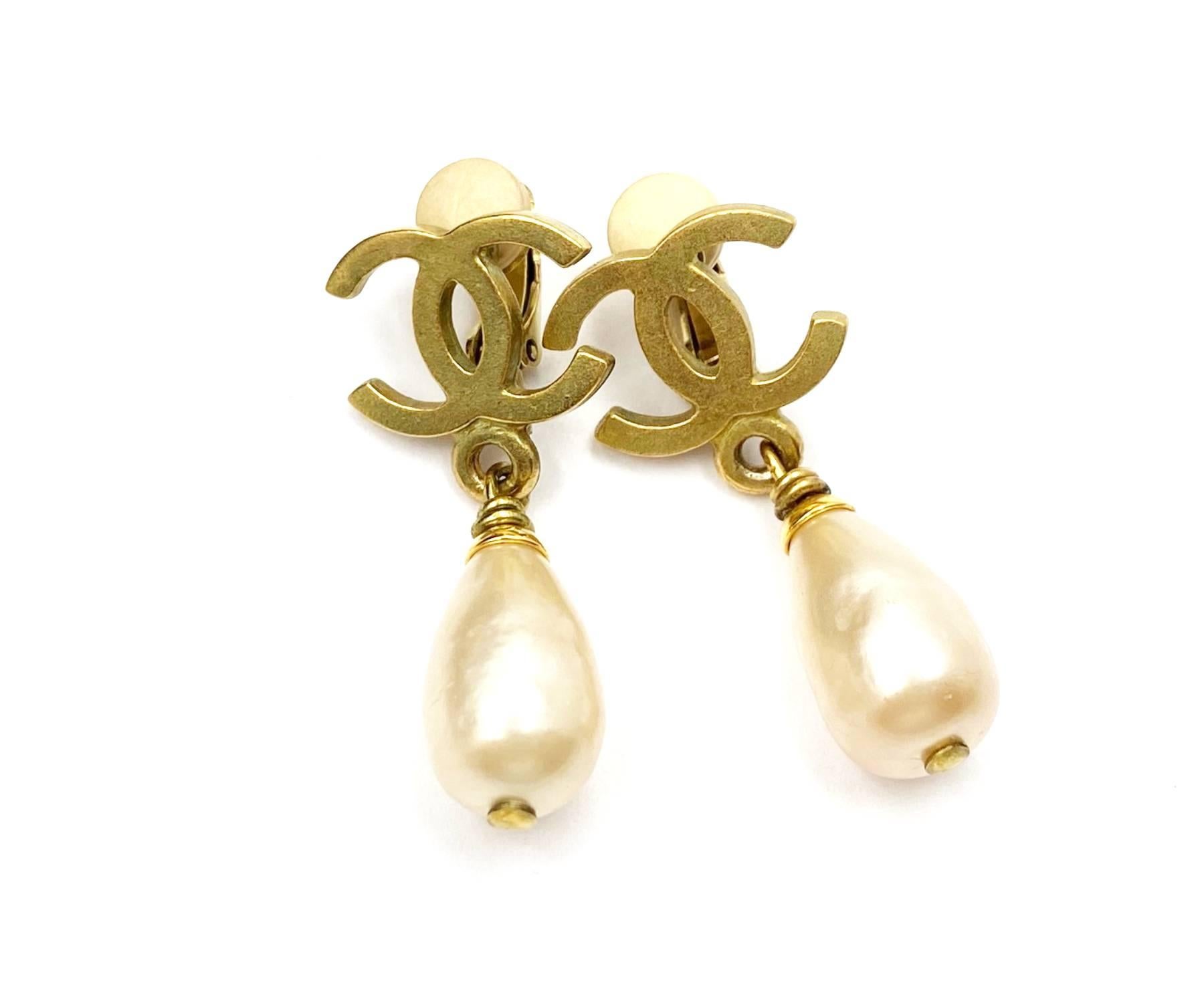 Artisan Chanel Vintage Gold Plated CC Pearl Dangle Clip on Earrings   For Sale