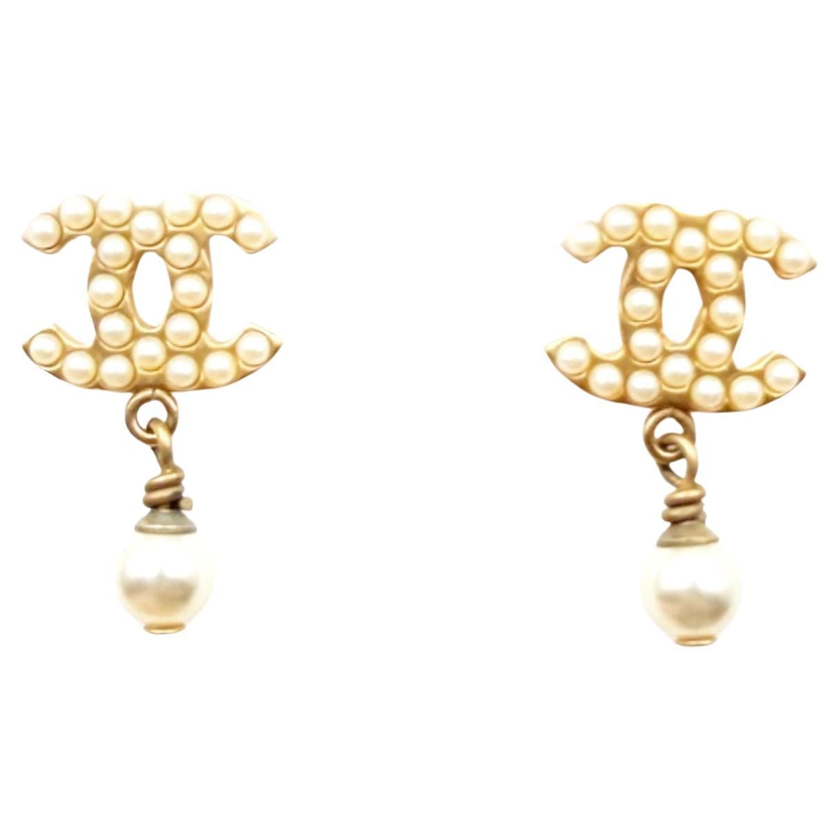 Chanel Vintage Gold Plated CC Pearl Pearl Dangle Small Piercing Earrings