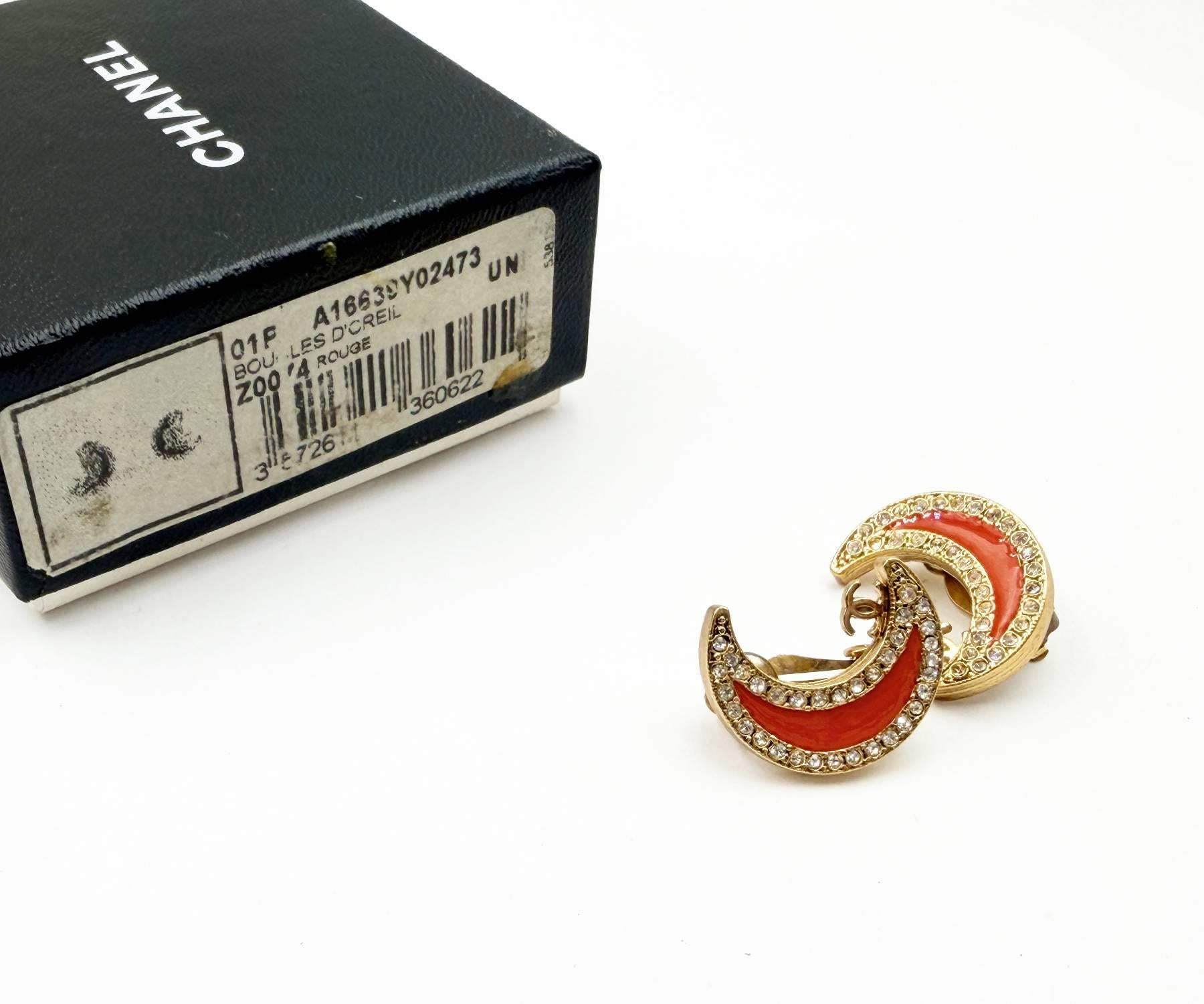 Chanel Vintage Vergoldet CC Roter Mond Kristall Clip auf Ohrringe (Kunsthandwerker*in) im Angebot