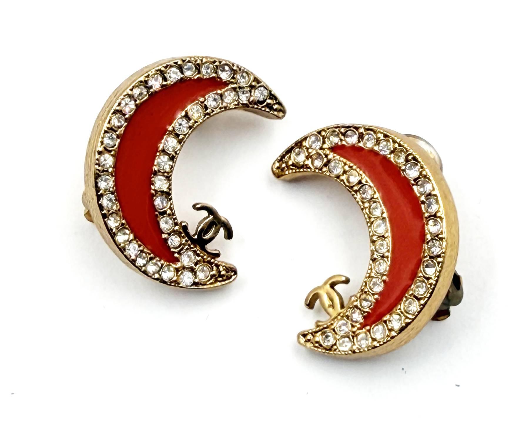 Chanel Vintage Vergoldet CC Roter Mond Kristall Clip auf Ohrringe Damen im Angebot