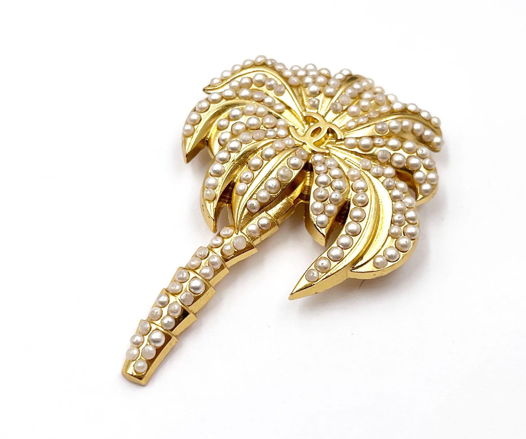 Chanel Vintage Gold Plated CC Seed Pearl Palm Tree Large Brooch  In Excellent Condition For Sale In Pasadena, CA