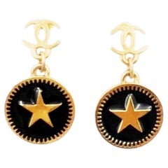 Orecchini piercing Chanel vintage placcati oro CC Star Round Black Coin Dangle