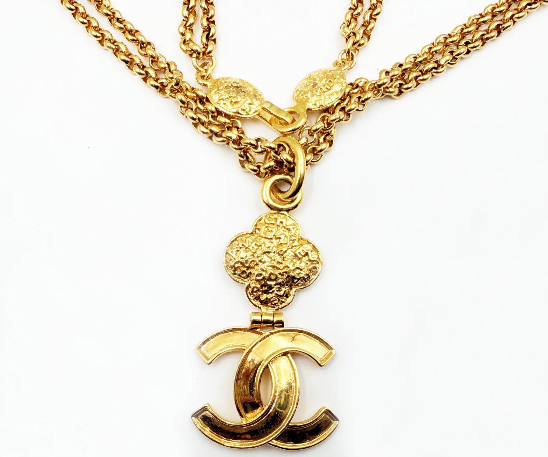 Women's Chanel Vintage Gold Plated CC textured Pendant Double Chain Long Necklace For Sale