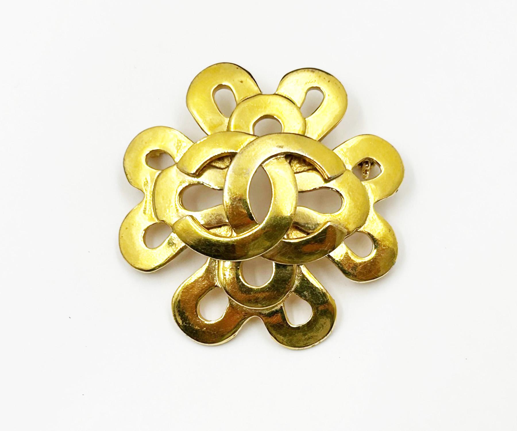 Chanel Vintage Gold Plated CC Twisted Flower Brooch

*Marked 95
*Made in France
*Comes with the original box

-It is approximately 2