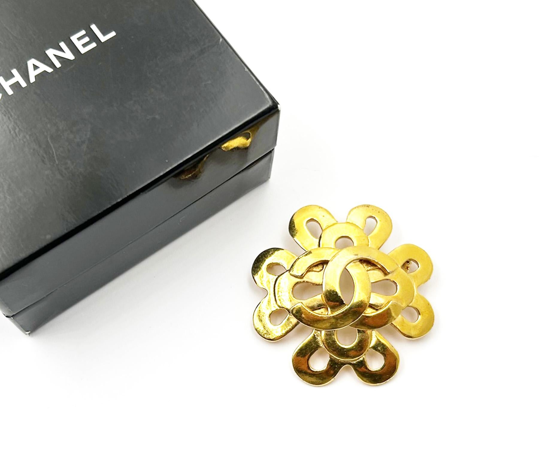 Artisan Chanel Vintage Gold Plated CC Twisted Flower Brooch  For Sale