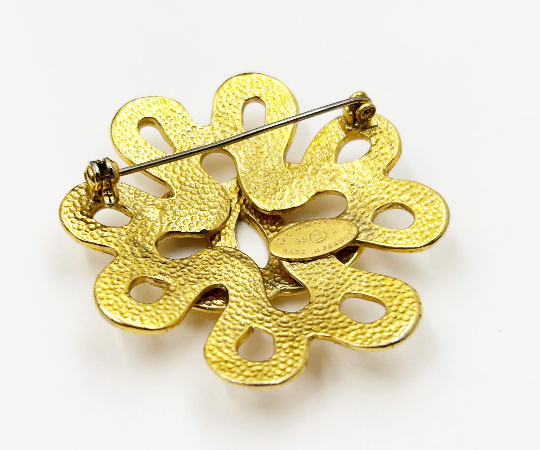 Women's Chanel Vintage Gold Plated CC Twisted Flower Brooch  For Sale