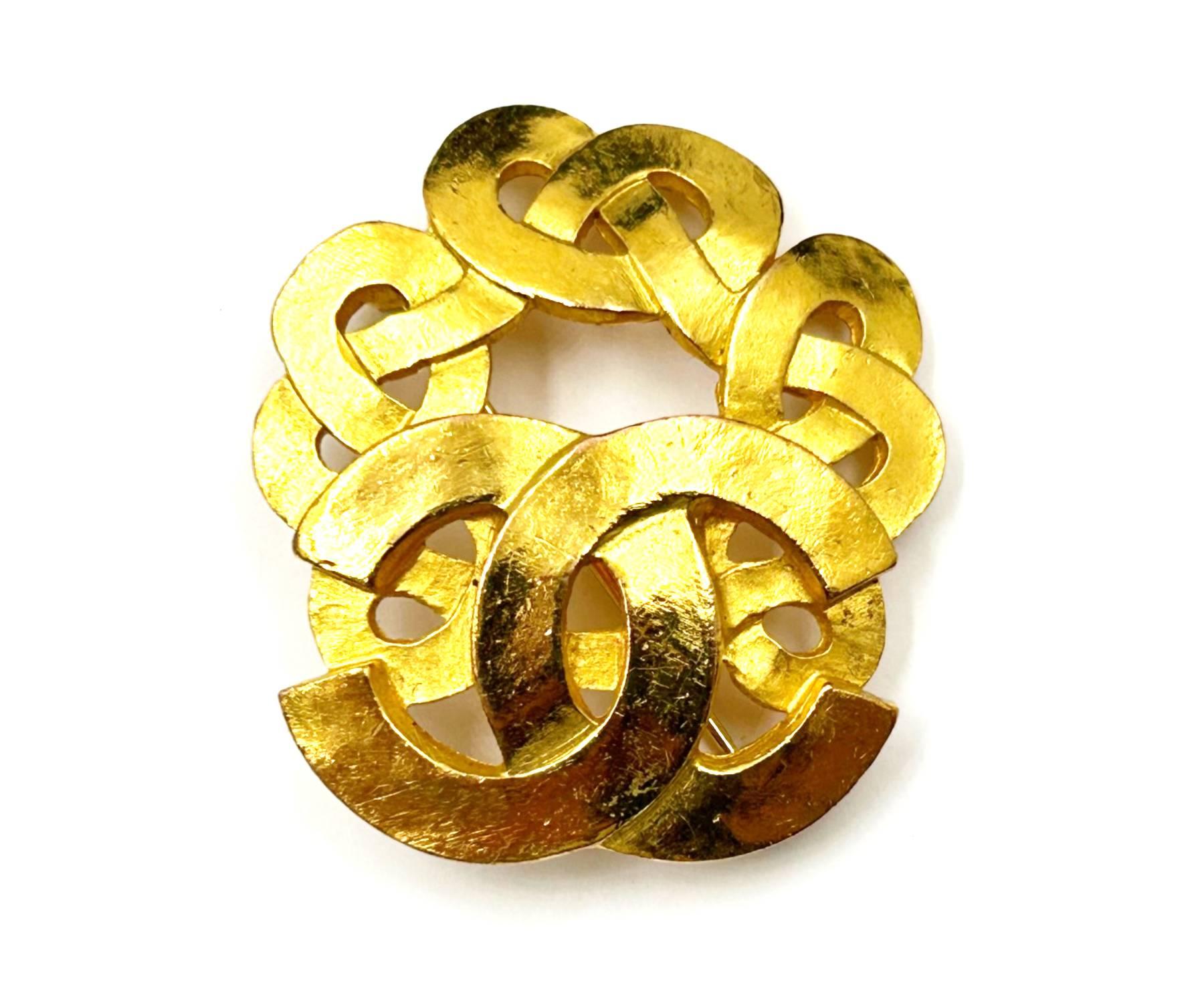 Chanel Vintage Gold Plated CC Twisted Small Brooch

*Marked 97
*Made in France

-It is approximately 1.5