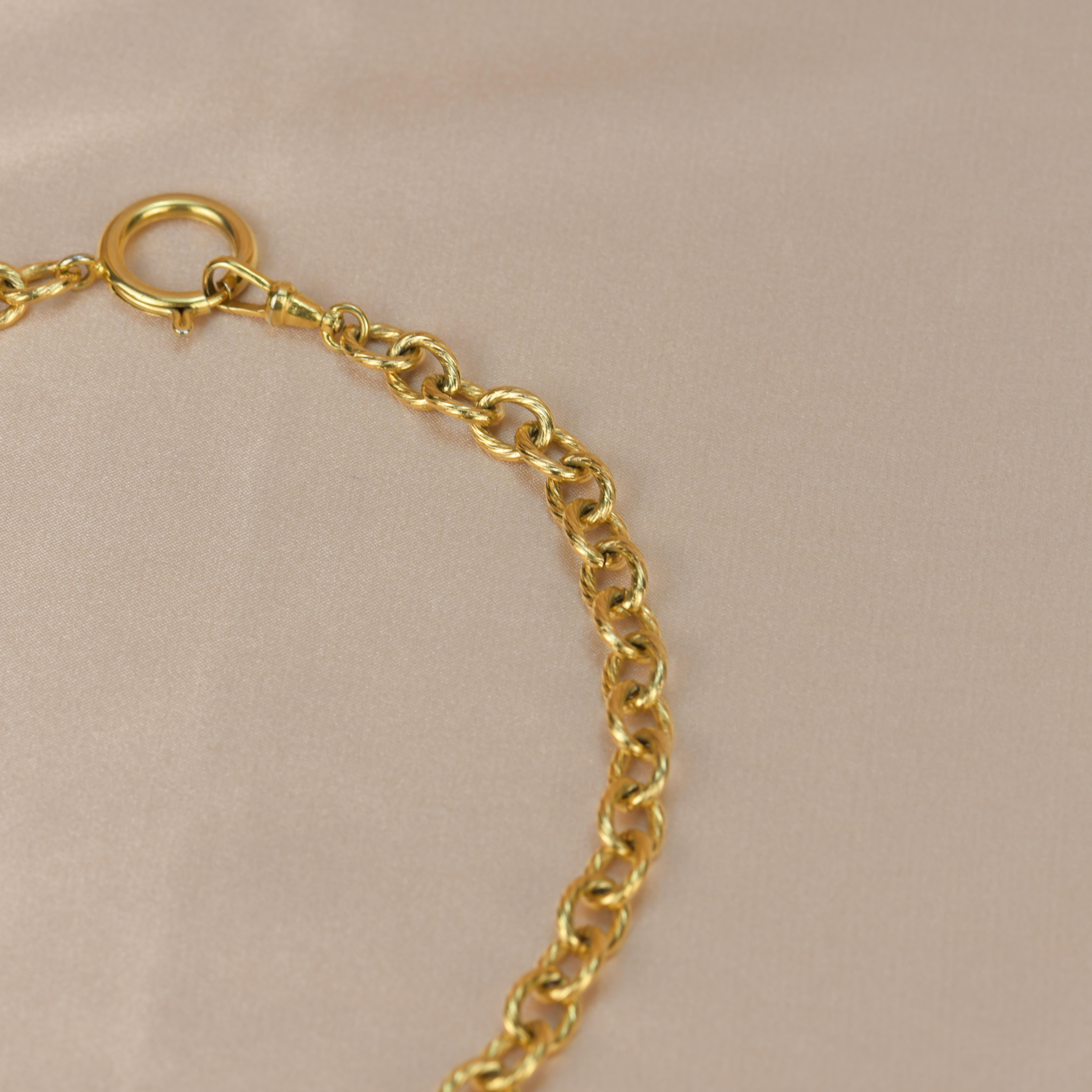 Chanel Vintage Vergoldete Kette Halskette mit sechs ikonischen Charms im Angebot 3
