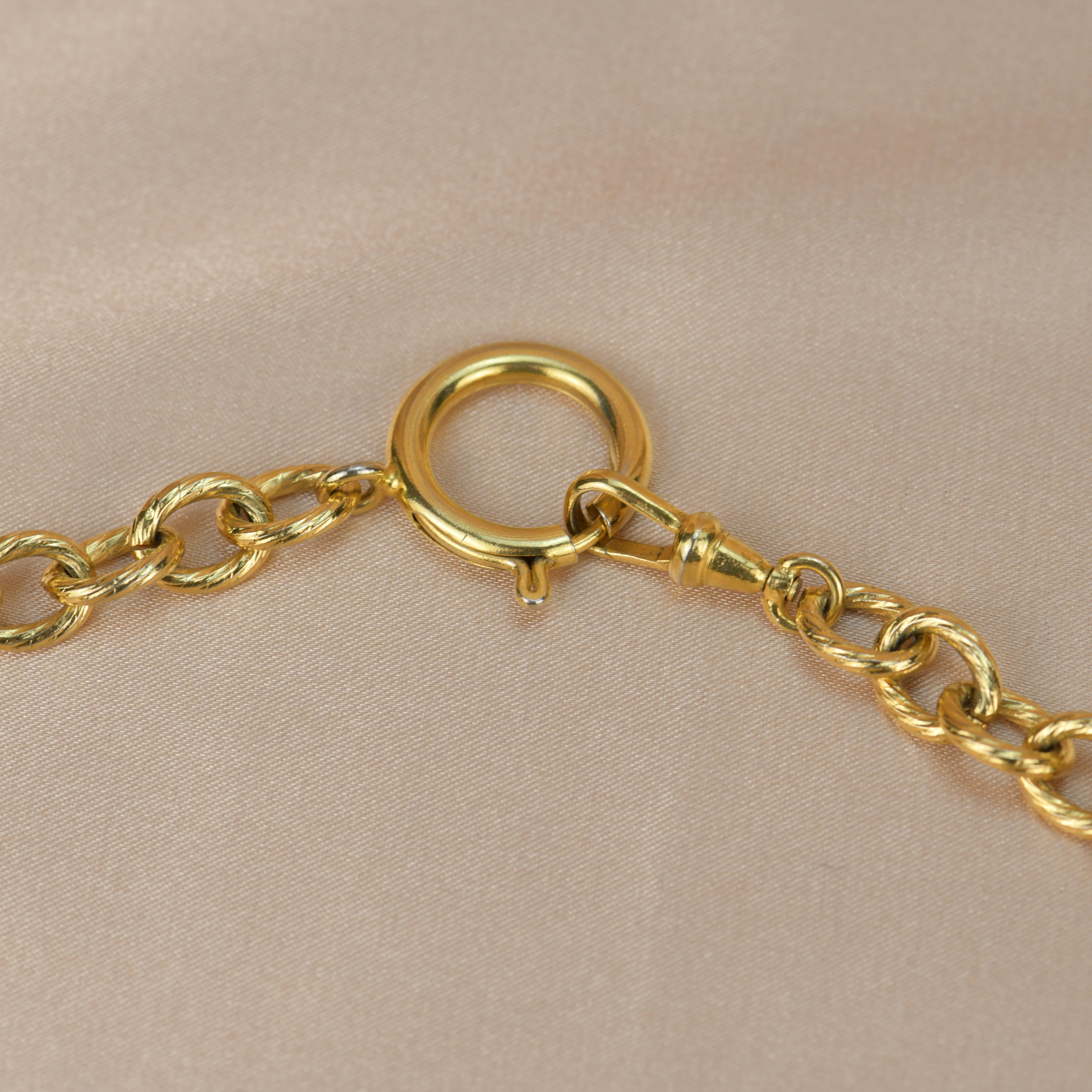 Chanel Vintage Vergoldete Kette Halskette mit sechs ikonischen Charms im Angebot 5