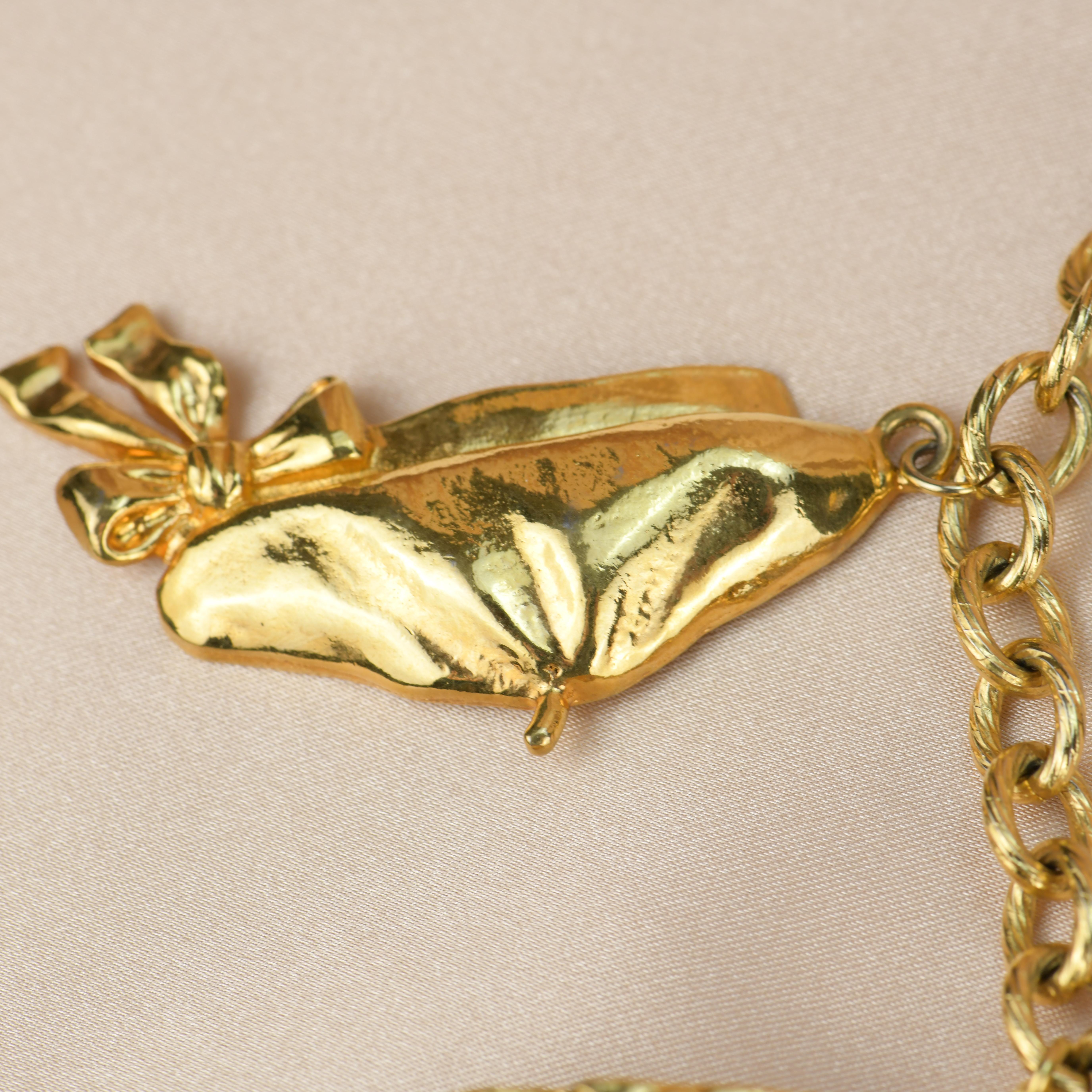 Chanel Vintage Vergoldete Kette Halskette mit sechs ikonischen Charms im Angebot 6
