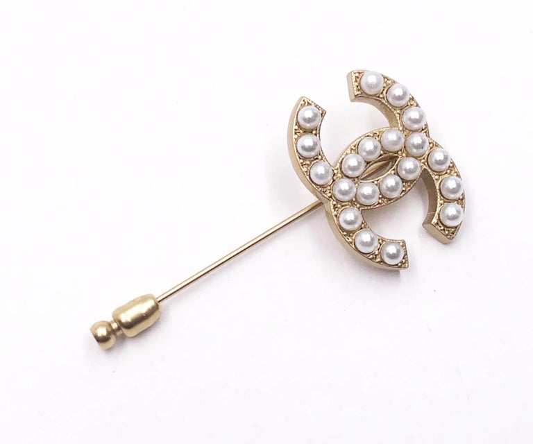 #29  Chanel Classic Gold Plated CC Faux Pearl Pin - Vintage Vintage Chanel Gold CC with Square Pearls Brooch main image 3