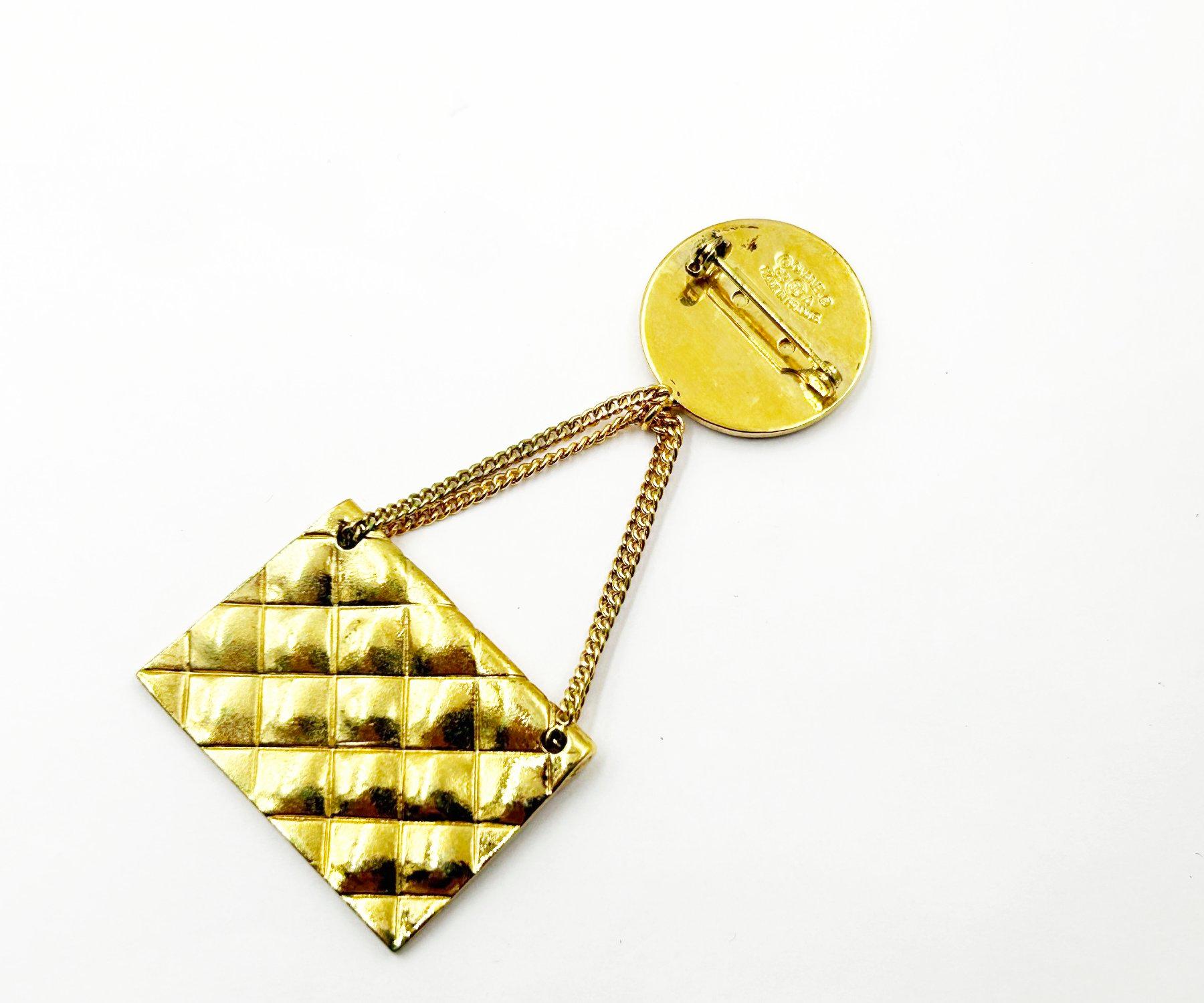 Chanel Vintage Gold Plated Coin Handbag Brooch In Good Condition For Sale In Pasadena, CA
